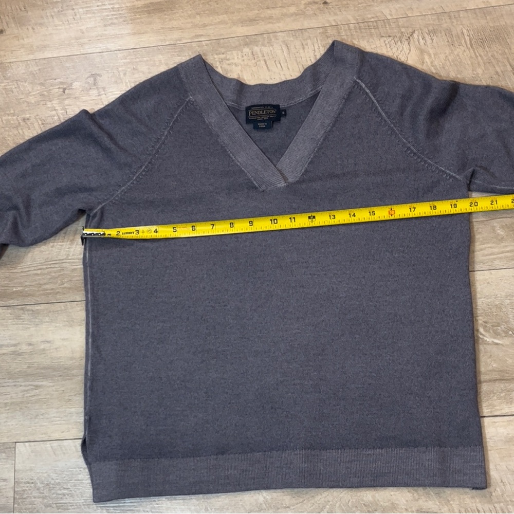 Pendleton Women's 100% Merino Wool V- neck Sweater Size Small - Picture 5 of 7